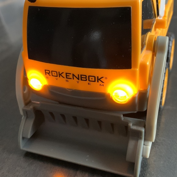 Rokenbok RC Front Loader/Dump Truck 04217 - Picture 6 of 15